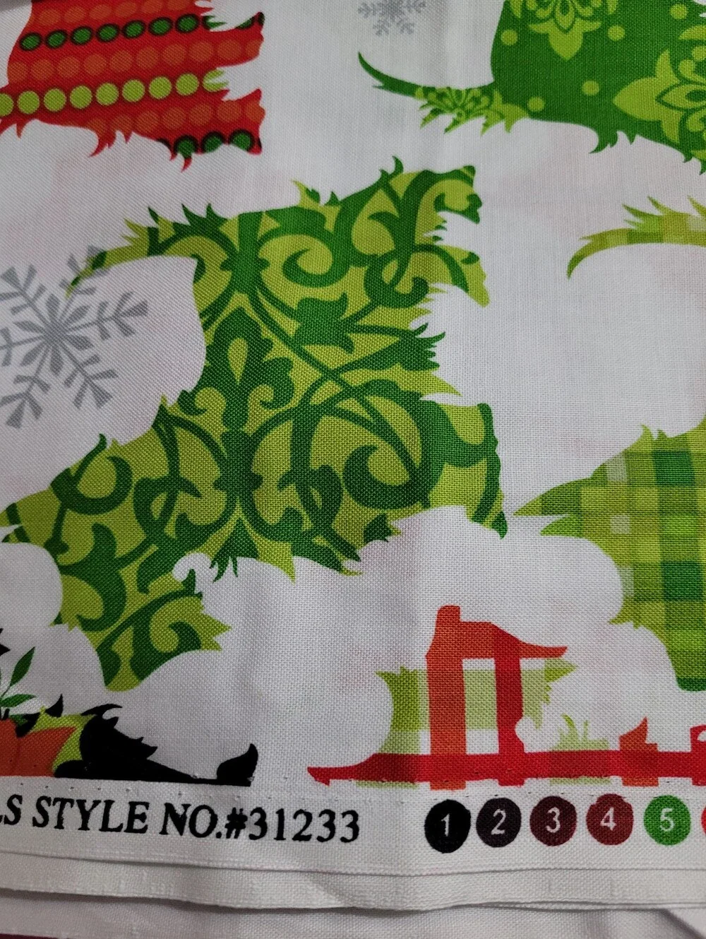 Baum Textile Mills Scottie Dog Holiday Theme Sewing Fabric 6 Yards (1492)